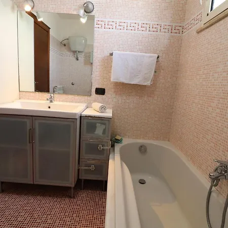 La Casa Di Wanda A Con Terrazza Tatil Evi